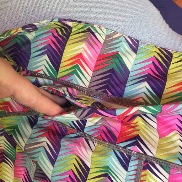 Fabletics colourful capri leggings - Picture 3 of 6